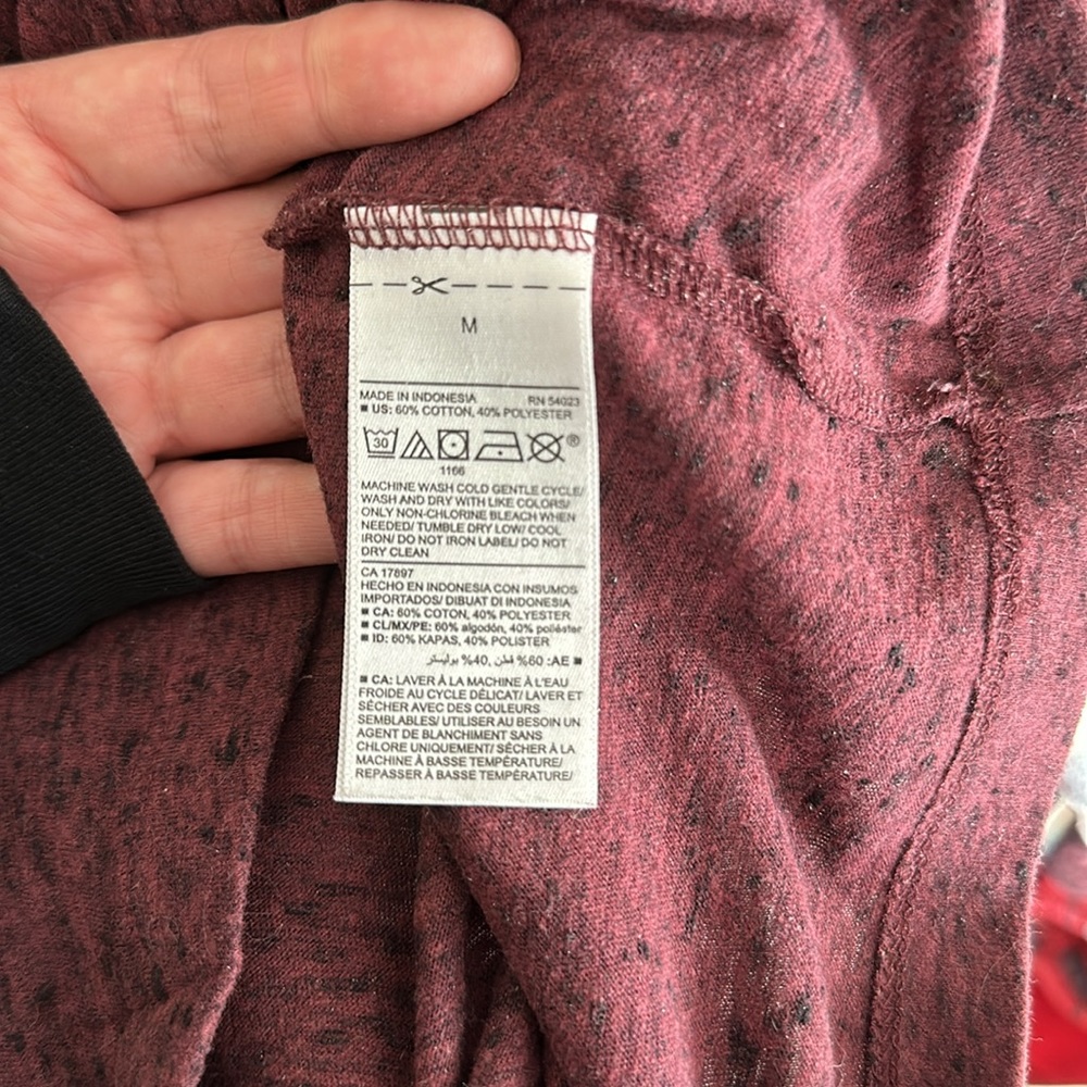 Old Navy long sleeve t-shirt - Picture 6 of 6